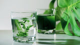vita7 Chlorophyll Tropfen, 50 ml – Anwendung im Wasserglas
