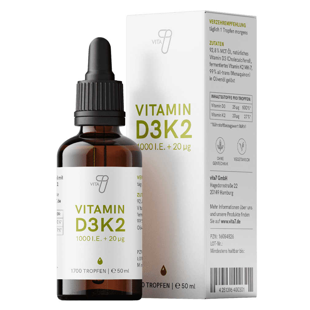 Produktbild der Vitamin D3K2 Tropfen von vita7 in einer edlen Braunglasflasche, zeigt die hohe Qualität und das ansprechende Design des Nahrungsergänzungsmittels.