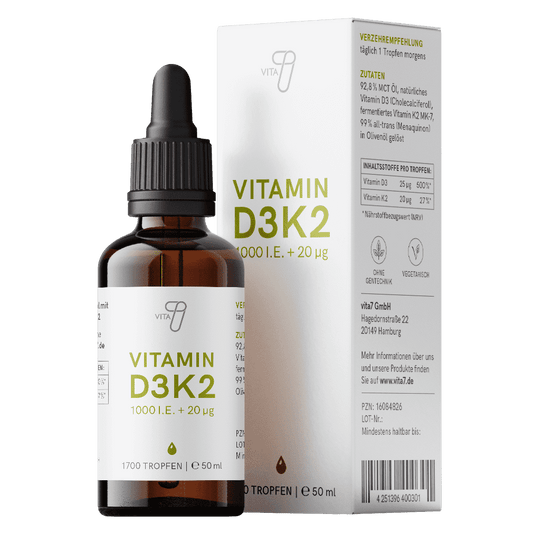 Produktbild der Vitamin D3K2 Tropfen von vita7 in einer edlen Braunglasflasche, zeigt die hohe Qualität und das ansprechende Design des Nahrungsergänzungsmittels.