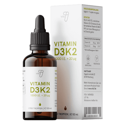 Produktbild der Vitamin D3K2 Tropfen von vita7 in einer edlen Braunglasflasche, zeigt die hohe Qualität und das ansprechende Design des Nahrungsergänzungsmittels.
